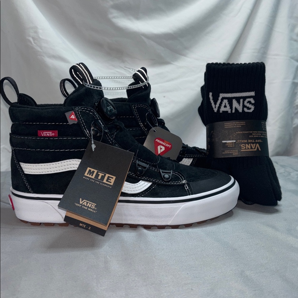 Vans Black and White Waterproof MTE High-Top Sneaker + 3 pair Vans Crew Socks 🧦